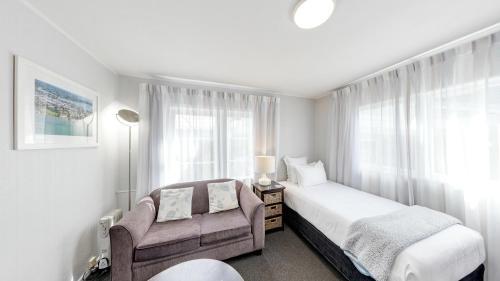1 queen bed, 1 twin bed, 1 sofa bed