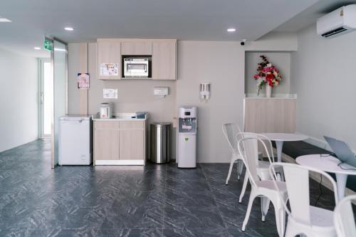 Lobby, One Budget Hotel Chiangrai Baanmai in Rim Kok