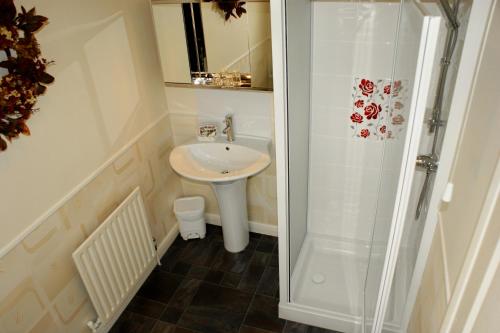 The Sunningdale - image 12