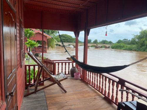 Khampheng River views sunset in Don Khone