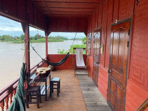 Khampheng River views sunset in Don Khone