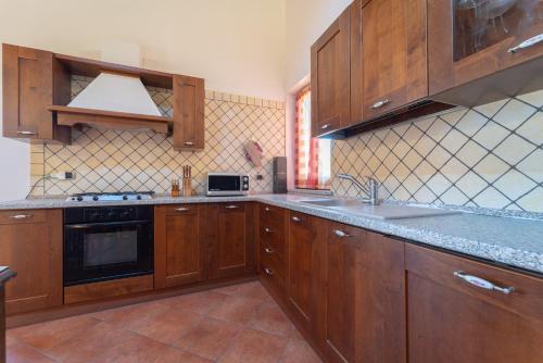 Konyha, Villa Olia in Caragol