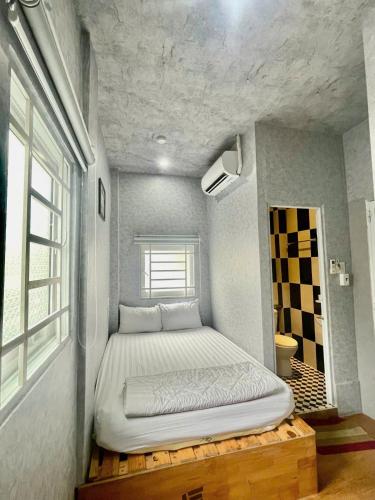 Economy Double Room image 2
