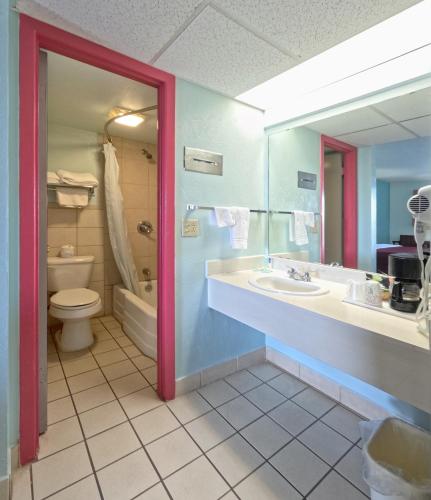 Capital O Route 66 Country Inn Vega Tx - 화장실