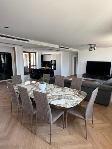 Luxury PENTHOUSE at the Historical Centre Parking, Bratislava (fotografie 4)