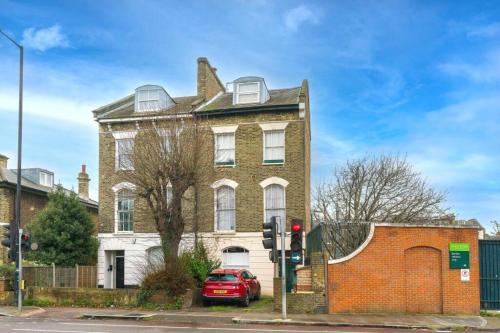 Arsenal 123 close to Emirates stadium direct Eurostar Heathrow-free parking, Londýn (fotografie 6)
