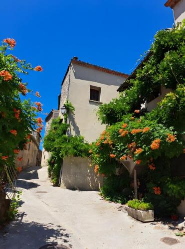 Exterior view, La Cle de l'Arboux in Mandagout