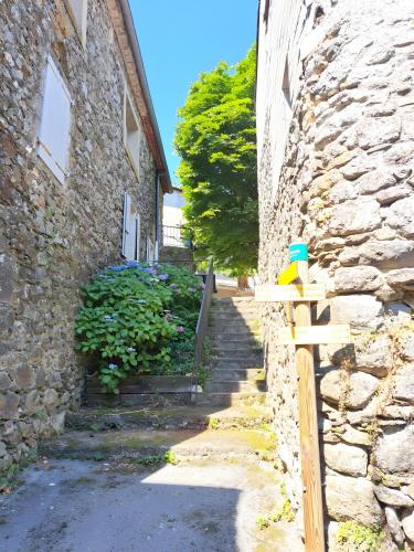 Exterior view, La Cle de l'Arboux in Mandagout