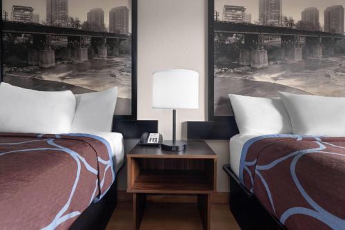 Super 8 by Wyndham Farmville - image 12