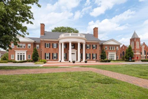 ที่เที่ยวใกล้ที่พัก, Super 8 By Wyndham Farmville in ฟาร์มวิลล์ (เวอร์จิเนีย)