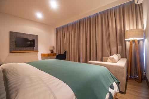 Deluxe with Pool and Garden Access image 3