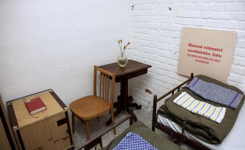 Twin Room image 6