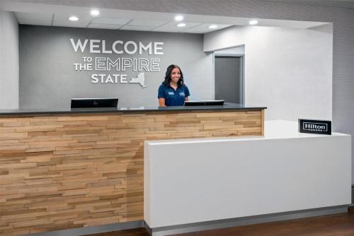 Hampton Inn Buffalo-Airport Galleria Mall - image 9