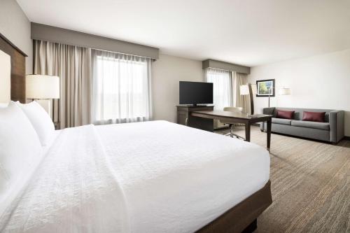 Hampton Inn & Suites by Hilton Napa Room Type - King Studio Suite - Non Smoking