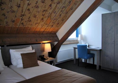 2 twin beds
