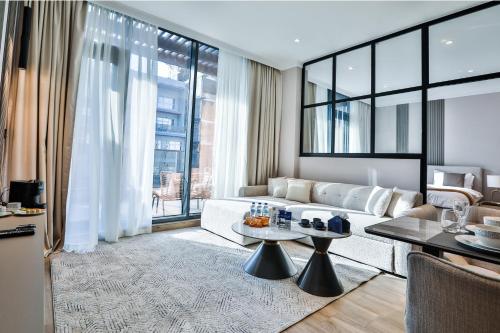Upgraded Studio Living JVC 15min to MOE & More by Vibel, Dubai (photo 2)