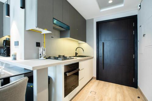 Upgraded Studio Living JVC 15min to MOE & More by Vibel, Dubai (photo 9)