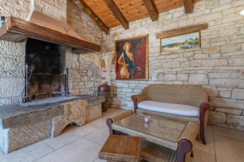 Iekārtas, Villa Krajcar, rustic simplicity hugged by nature in Pamici