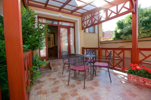 Royal Apartman - image 3