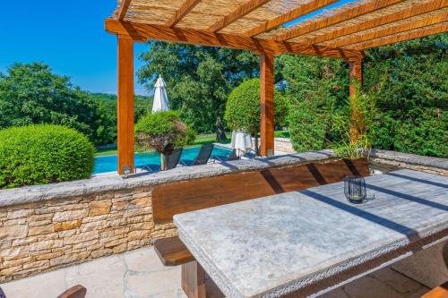 Dārzs, Villa Krajcar, rustic simplicity hugged by nature in Pamici