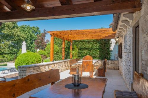 Balkons/terase, Villa Krajcar, rustic simplicity hugged by nature in Pamici