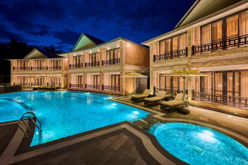 수영장, Royal Tulip Chitwan Nepal in 치트완