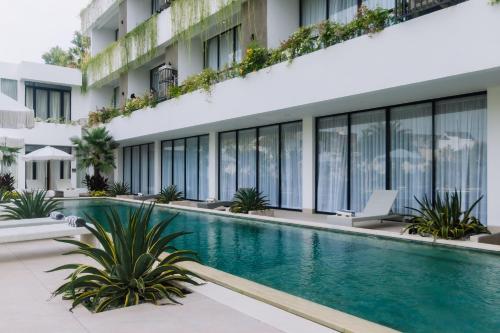 Deluxe Double Room with Balcony image 10