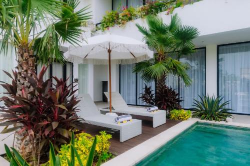 Deluxe Double Room with Balcony image 5
