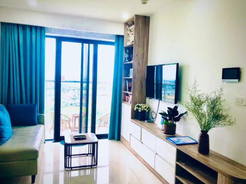 Three-Bedroom Apartment image 6