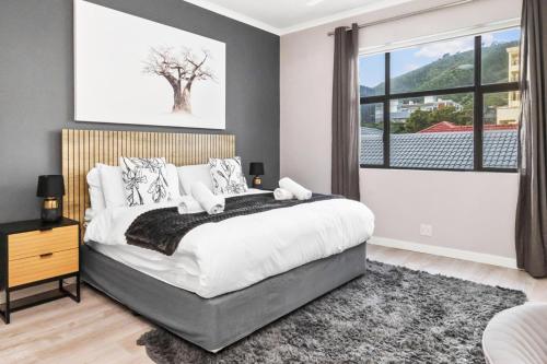 Knightsbridge 1-Bed Seaside Apartment in Sea Point