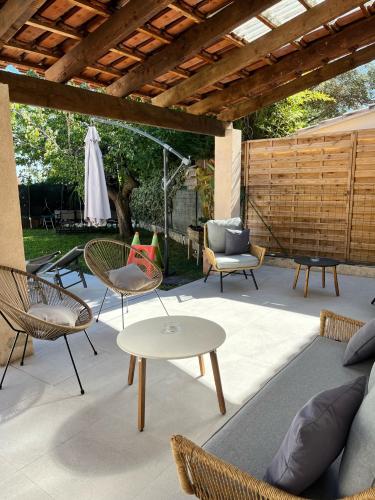 Tres belle villa avec piscine privative chauffee in La Fourragère