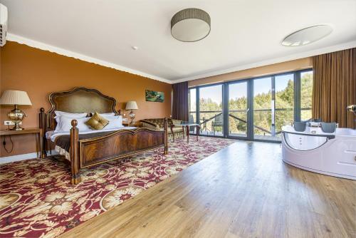 1 king bed, 1 sofa bed