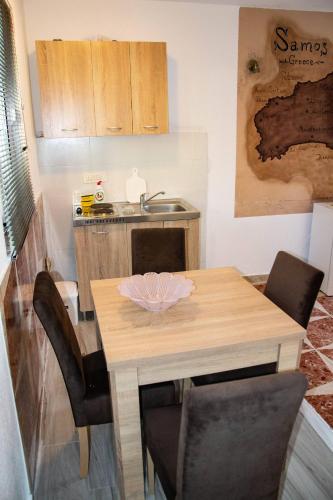 Old Olive Tree Apartment in Celuga