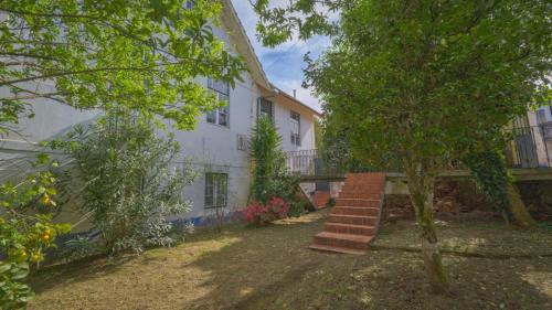 Large, converted farmhouse with pool gîte à louer Forcado