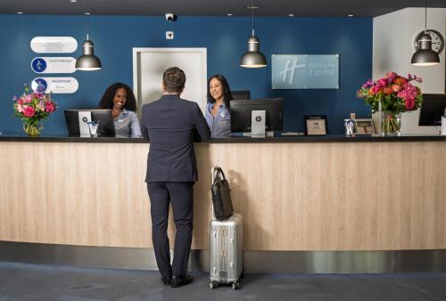 Holiday Inn Express Geneva Airport by IHG - Hotel - Geneva