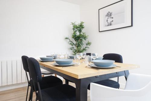 Large apt near Champ de Mars - image 7