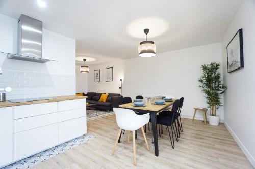 Large apt near Champ de Mars - image 14