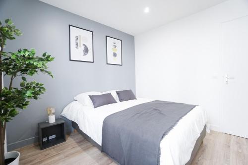 Large apt near Champ de Mars - image 10
