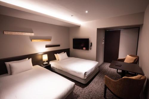 Rinn Sanjo Ohashi East 4