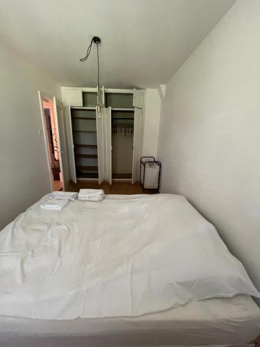Stylish 3-Room Altbau Flat Balcony & Office, Zürich (photo 3)