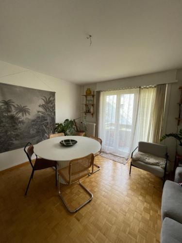 Stylish 3-Room Altbau Flat Balcony & Office, Zürich (photo 7)