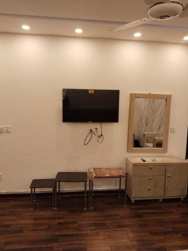 Luxury One Bed Apartment in Lahore - image 2