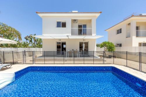 Villa Chrystalla