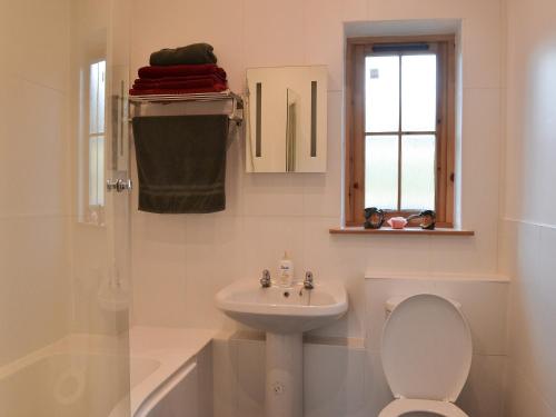 Зовнішній вигляд готелю, Turin Nurin Cottage in Томатін