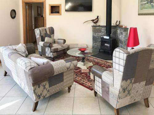 Зовнішній вигляд готелю, Turin Nurin Cottage in Томатін