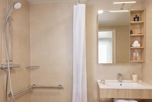 Zenitude Hôtel-Résidences Cherbourg - 샤워실