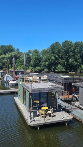 Besonderer Urlaub auf Hausboot TYSTNADEN, Hamburgo (foto 4)