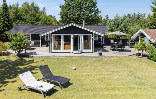 Gorgeous Home In Ebeltoft With Wifi – khách sạn tại Fuglslev