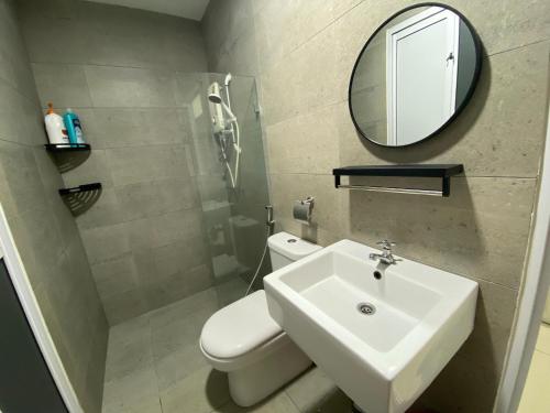 Sunset Lakeview Junior Suite Netflix Pool Gym Wifi - image 11