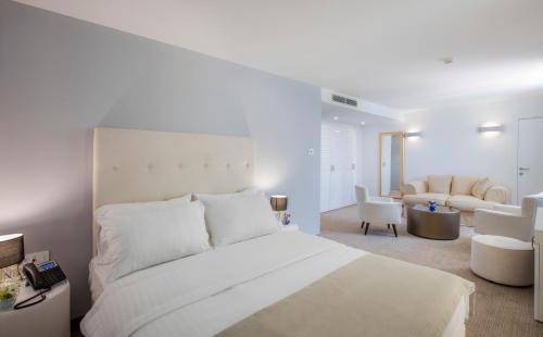 Junior Suite with Sea View image 3